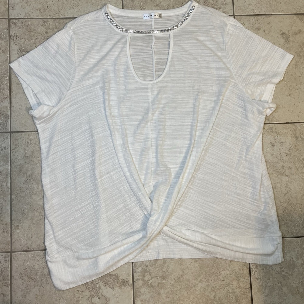 Retrology Womens Plus Size Short Sleeve Key Hole Neck Twist Shirt Bling Size 2X